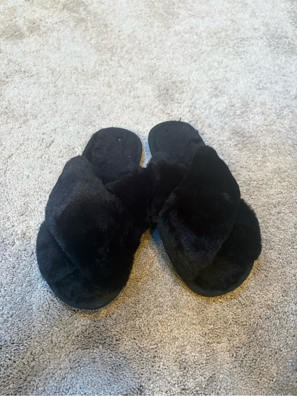 Black Fuzzy Crisscross Slide Slippers